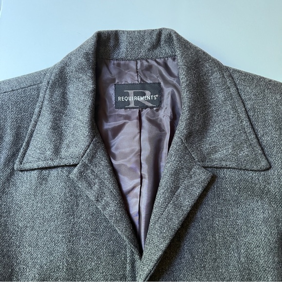 Requirements Fully Lined Unisex Gray Blazer with Pockets - Picture 3 of 4